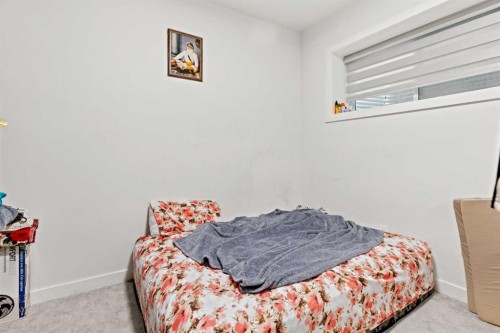 4524 87 Avenue Ne, Calgary, AB - Indoor Photo Showing Bedroom