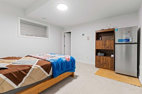 4524 87 Avenue Ne, Calgary, AB - Indoor Photo Showing Bedroom