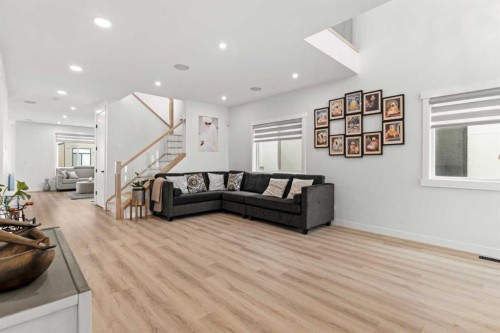 4524 87 Avenue Ne, Calgary, AB - Indoor