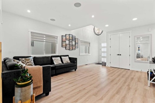 4524 87 Avenue Ne, Calgary, AB - Indoor