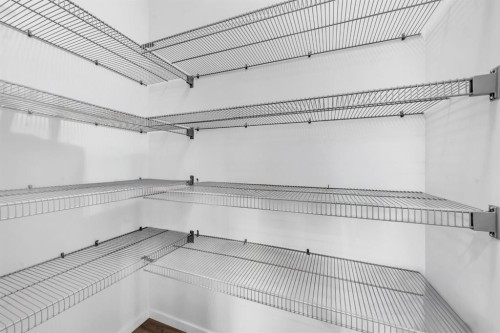 641 Southwinds Close Sw, Airdrie, AB - Indoor With Storage
