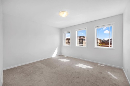 641 Southwinds Close Sw, Airdrie, AB - Indoor Photo Showing Other Room