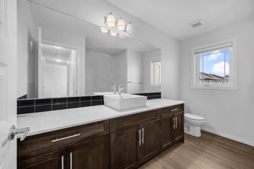 641 Southwinds Close Sw, Airdrie, AB - Indoor Photo Showing Bathroom