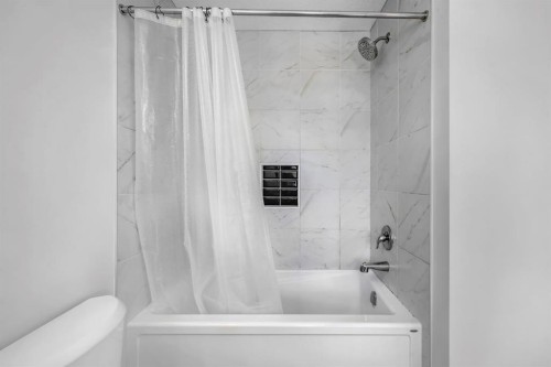 641 Southwinds Close Sw, Airdrie, AB - Indoor Photo Showing Bathroom