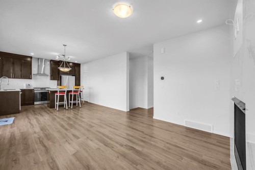 641 Southwinds Close Sw, Airdrie, AB - Indoor Photo Showing Kitchen