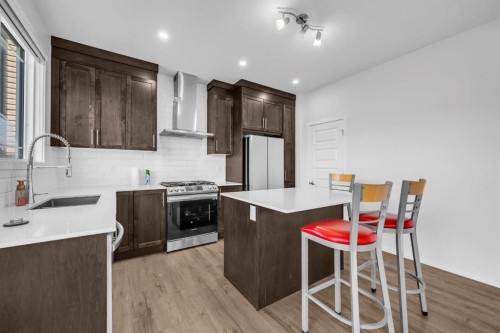 641 Southwinds Close Sw, Airdrie, AB - Indoor Photo Showing Kitchen With Upgraded Kitchen