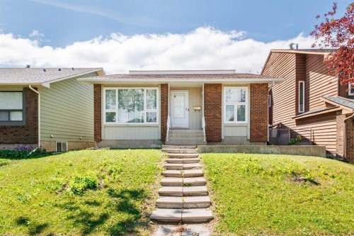 1111 Berkley Drive Nw, Calgary, AB - Outdoor