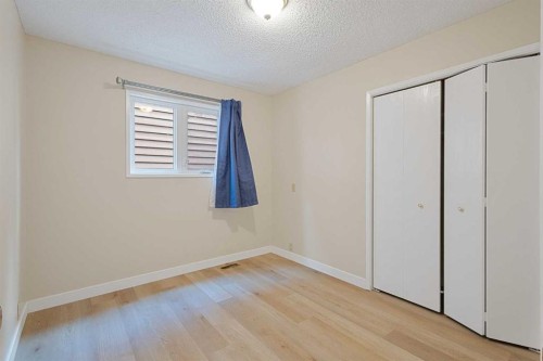 1111 Berkley Drive Nw, Calgary, AB - Indoor Photo Showing Other Room