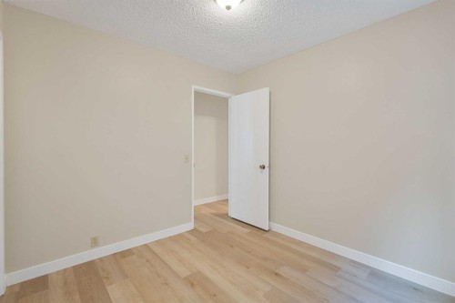 1111 Berkley Drive Nw, Calgary, AB - Indoor Photo Showing Other Room