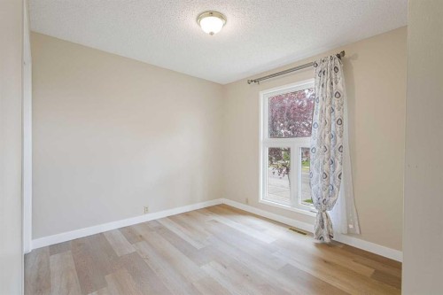 1111 Berkley Drive Nw, Calgary, AB - Indoor Photo Showing Other Room