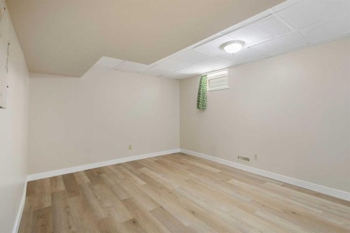 1111 Berkley Drive Nw, Calgary, AB - Indoor Photo Showing Other Room
