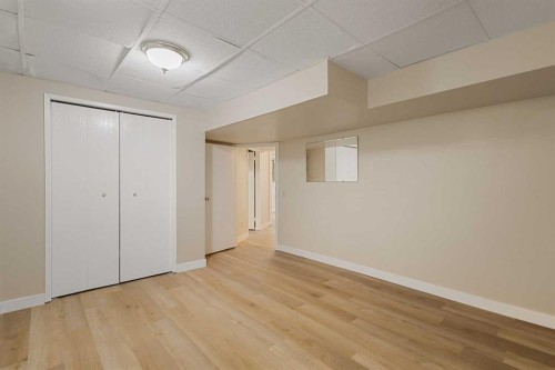 1111 Berkley Drive Nw, Calgary, AB - Indoor Photo Showing Other Room