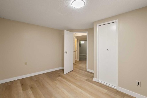 1111 Berkley Drive Nw, Calgary, AB - Indoor Photo Showing Other Room