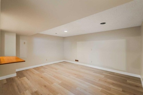 1111 Berkley Drive Nw, Calgary, AB - Indoor Photo Showing Other Room