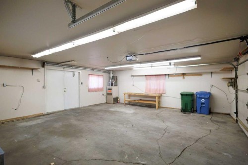 1111 Berkley Drive Nw, Calgary, AB - Indoor Photo Showing Garage