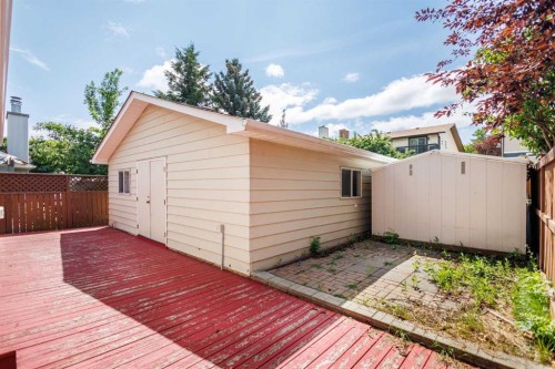 1111 Berkley Drive Nw, Calgary, AB - Outdoor With Exterior