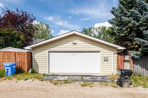 1111 Berkley Drive Nw, Calgary, AB - Outdoor