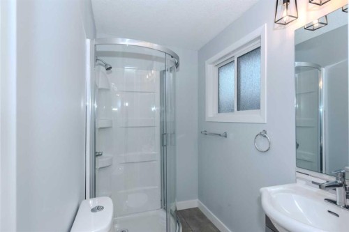 5655 Dalhousie Drive Nw, Calgary, AB - Indoor Photo Showing Bathroom