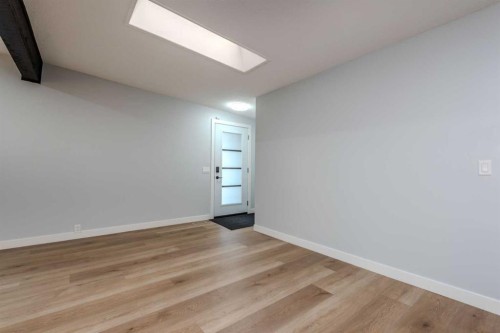 5655 Dalhousie Drive Nw, Calgary, AB - Indoor Photo Showing Other Room