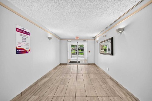 3109-70 Panamount Drive Nw, Calgary, AB - Indoor Photo Showing Other Room