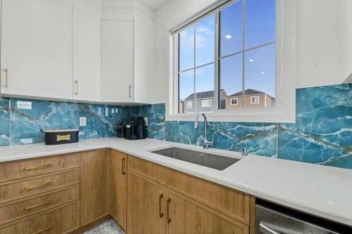 3034 Southwinds Place Sw, Airdrie, AB - Indoor Photo Showing Kitchen