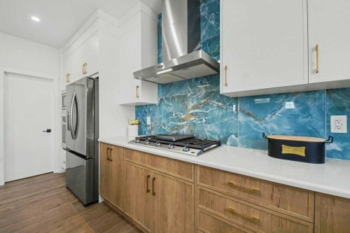 3034 Southwinds Place Sw, Airdrie, AB - Indoor Photo Showing Kitchen With Upgraded Kitchen