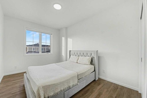 3034 Southwinds Place Sw, Airdrie, AB - Indoor Photo Showing Bedroom