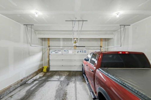 3034 Southwinds Place Sw, Airdrie, AB - Indoor Photo Showing Garage