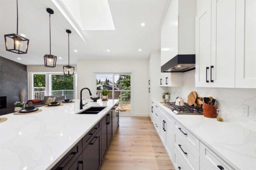 16 Edcath Mews Nw, Calgary, AB - Indoor Photo Showing Kitchen With Double Sink With Upgraded Kitchen