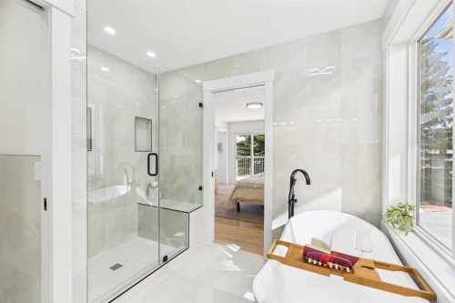 16 Edcath Mews Nw, Calgary, AB - Indoor Photo Showing Bathroom