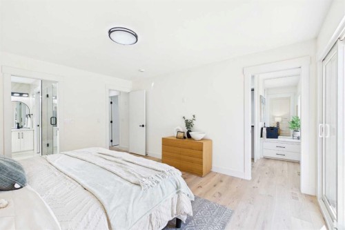 16 Edcath Mews Nw, Calgary, AB - Indoor Photo Showing Bedroom