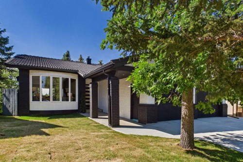 16 Edcath Mews Nw, Calgary, AB - Outdoor