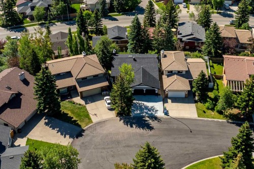 16 Edcath Mews Nw, Calgary, AB - Outdoor