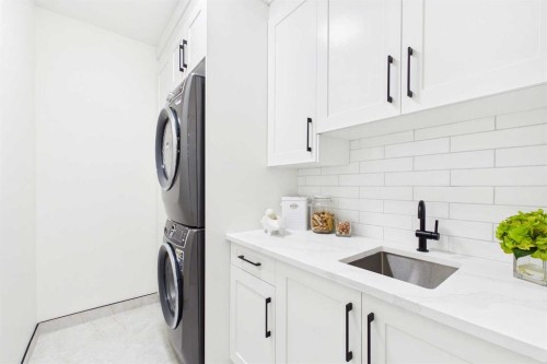 16 Edcath Mews Nw, Calgary, AB - Indoor Photo Showing Laundry Room