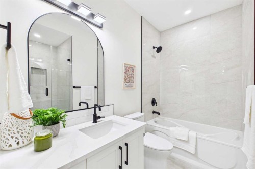 16 Edcath Mews Nw, Calgary, AB - Indoor Photo Showing Bathroom