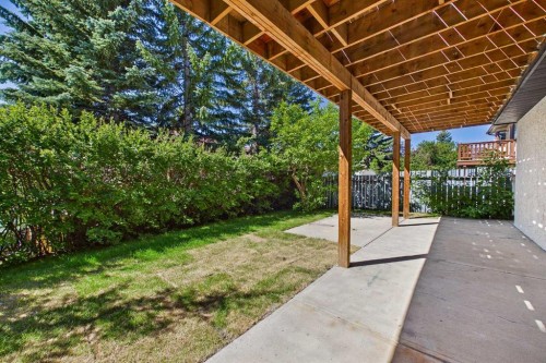 16 Edcath Mews Nw, Calgary, AB - Outdoor