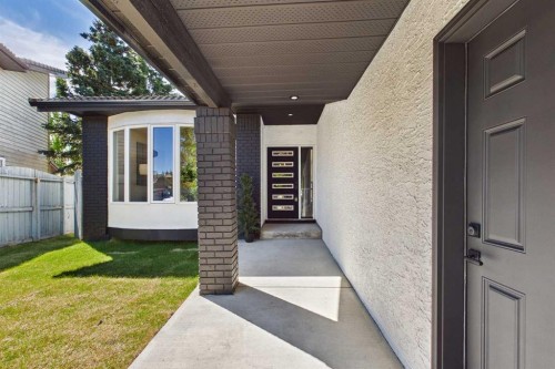 16 Edcath Mews Nw, Calgary, AB - Outdoor With Exterior