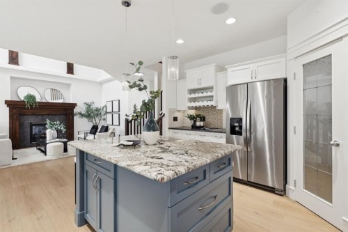40 Val Gardena Court Sw, Calgary, AB - Indoor Photo Showing Kitchen With Upgraded Kitchen