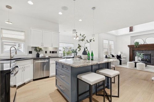 40 Val Gardena Court Sw, Calgary, AB - Indoor Photo Showing Kitchen With Upgraded Kitchen