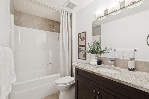 40 Val Gardena Court Sw, Calgary, AB - Indoor Photo Showing Bathroom