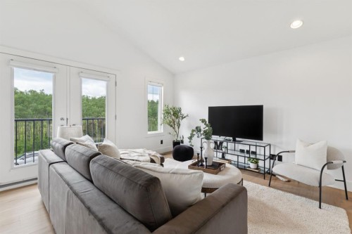 40 Val Gardena Court Sw, Calgary, AB - Indoor Photo Showing Other Room