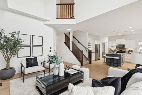 40 Val Gardena Court Sw, Calgary, AB - Indoor Photo Showing Living Room