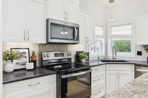 40 Val Gardena Court Sw, Calgary, AB - Indoor Photo Showing Kitchen With Upgraded Kitchen