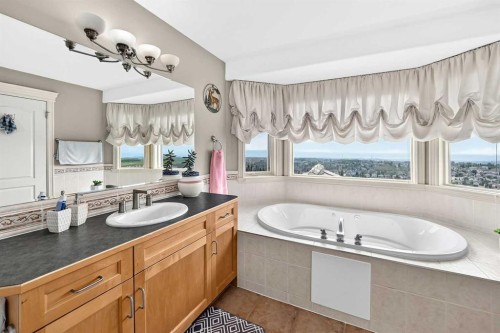 311 Rocky Ridge Drive Nw, Calgary, AB - Indoor Photo Showing Bathroom