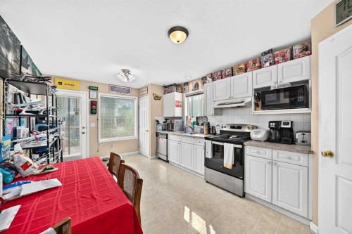 111 Arbour Stone Crescent Nw, Calgary, AB - Indoor Photo Showing Kitchen
