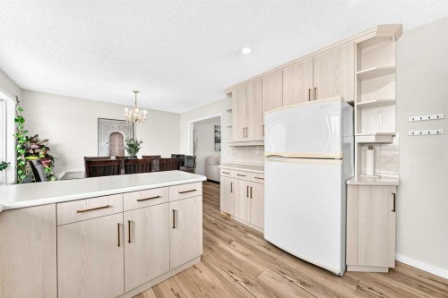 4 Marbrooke Circle Ne, Calgary, AB - Indoor Photo Showing Kitchen