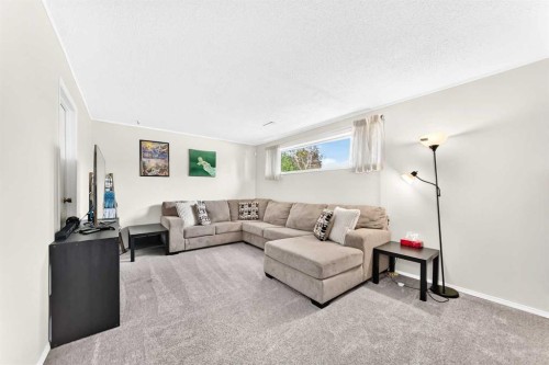 4 Marbrooke Circle Ne, Calgary, AB - Indoor Photo Showing Living Room