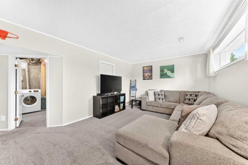 4 Marbrooke Circle Ne, Calgary, AB - Indoor Photo Showing Living Room