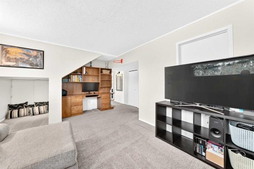 4 Marbrooke Circle Ne, Calgary, AB - Indoor
