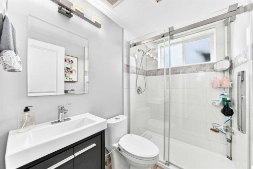 4 Marbrooke Circle Ne, Calgary, AB - Indoor Photo Showing Bathroom